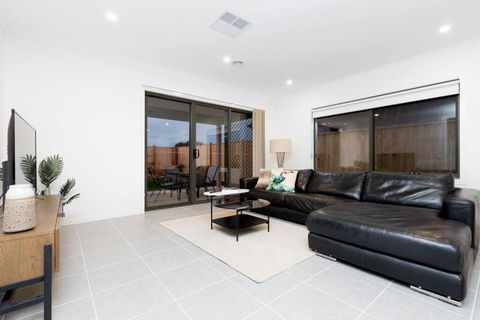 ResortStyle 4BR House With Parking - Travel Search 3