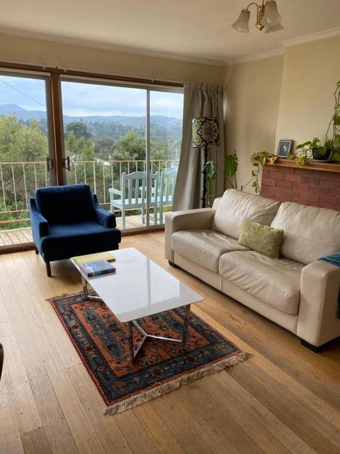 Retro Apartment Cornelian Bay - Water Views - Travel Search 0