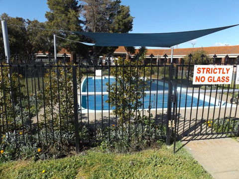 Rivergum Motel - Travel Agents 3