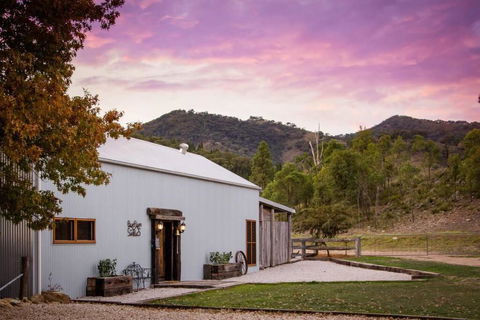 Riverlea Stables- Style And Charm Await You! - Tourism Guide 0