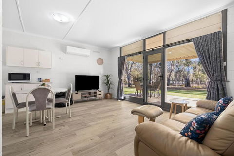 Riversands Rest Accommodation Paringa - Willow Cottage - Tourism Guide 0