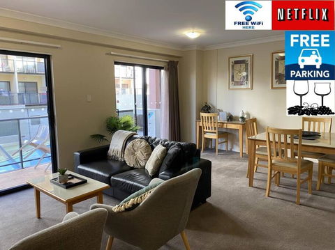 RIVERSIDE CITY VIEW PARKING NETFLIX WIFI WINE FREE - Travel Agents 0