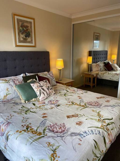 RIVERSIDE CITY VIEW PARKING NETFLIX WIFI WINE FREE - Travel Agents 1