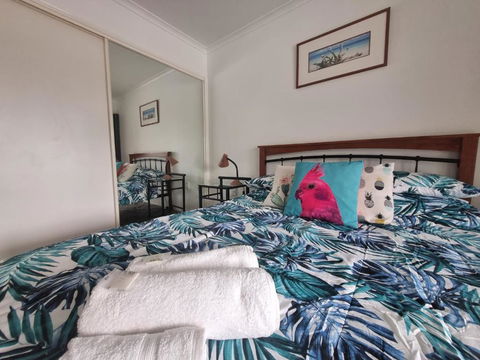 Residential Two-bedroom Unit On The Strand, Self-check In, Wi-fi - Cruises Travel 2