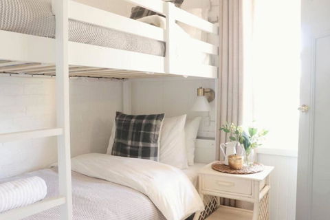 Rustic Chic 200 Metres From CBD - Travel Search 1