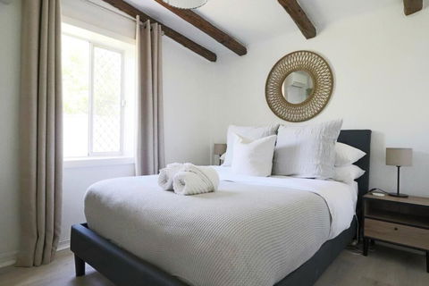 Rustic Chic 200 Metres From CBD - Travel Search 3