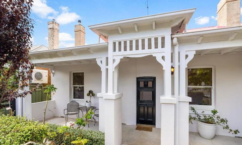 Roseland Cottage - CBD Heritage - Travel Search 0