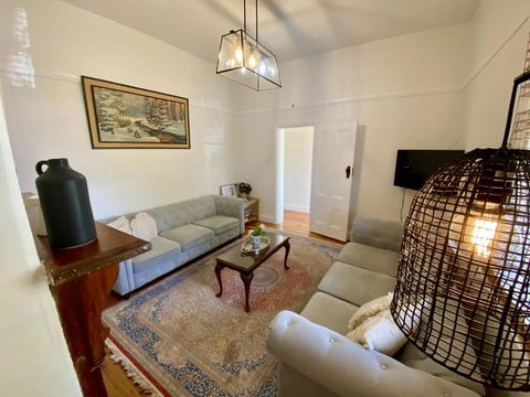 Roseland Cottage - CBD Heritage - Travel Search 2