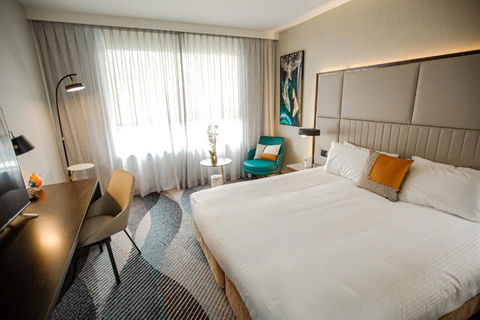 Royal Pacific Hotel - Cruises Travel 1