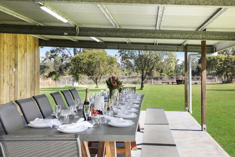 Roads End With Games Barn Ponies Alfresco Dining - Tourism Guide 2