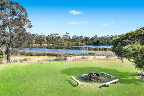 Roads End With Games Barn Ponies Alfresco Dining - Tourism Guide 3
