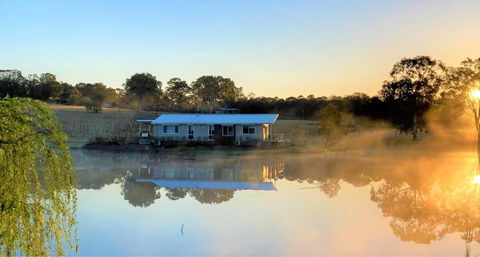 Romantic Lakehouse Set In A Private Vineyard In The Hunter Valley - Cruises Travel 1