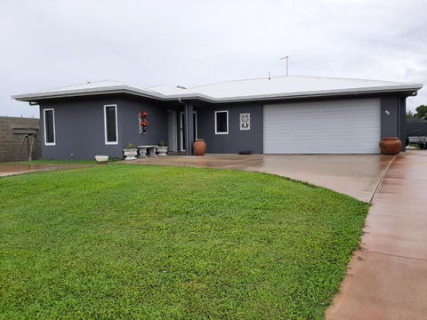 Room In Guest Room - Cozy Room With Separate Entrance And Ensuit Bathroom - Travel Search 0