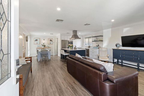 Rose Cottage 3B Hutchinson St Goolwa - Linen Included - Travel Search 2