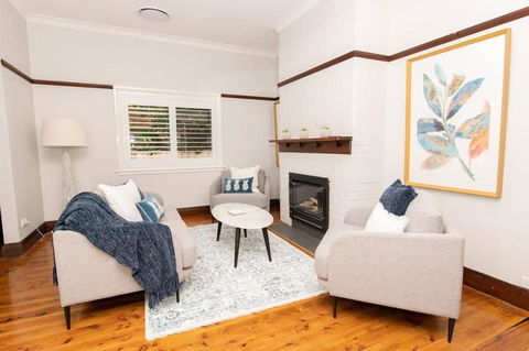 Rose Hill On Hamer, 1940s Charming Cottage Near Cook Park - Travel Agents 2