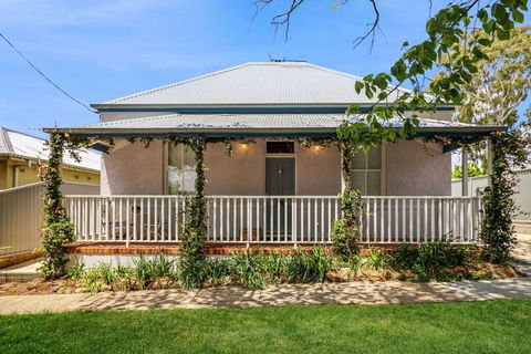 RoseBerne Cottage - Travel Search 0