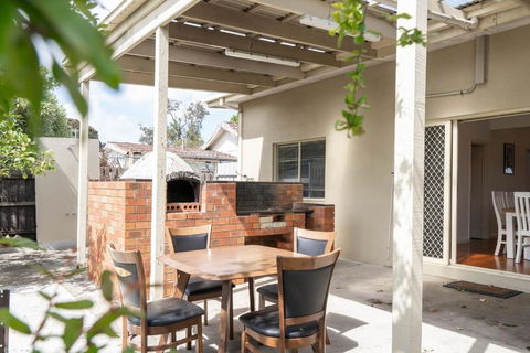 Rosebud Reset - A Beachside Group Getaway - Travel Agents 0