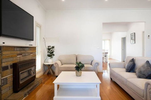 Rosebud Reset - A Beachside Group Getaway - Travel Agents 1