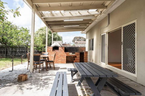 Rosebud Reset - A Beachside Group Getaway - Travel Agents 3