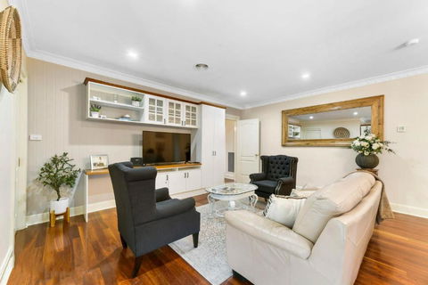 Roselawn Manor - 5 Bedroom Entertainer - Travel Agents 2