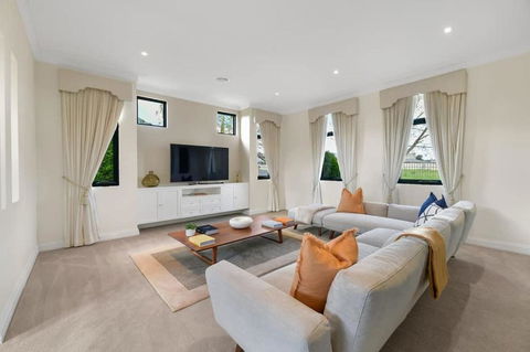 Roselawn Retreat - Pool, Incredible Views, Sleeps 8 - Tourism Guide 1