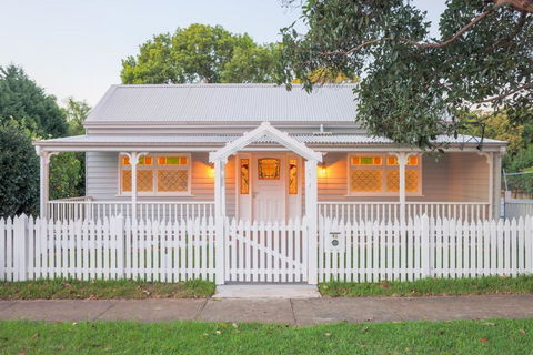 Rosemill Cottage - Mobility Friendly Accommodation Never Looked Better! - Tourism Guide 3