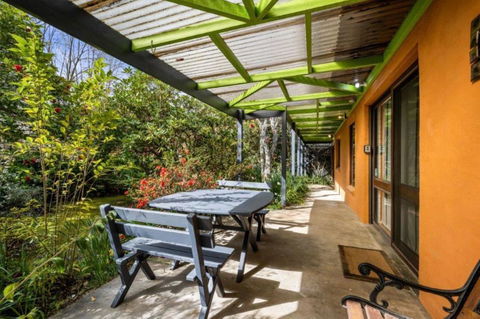 Roses On The River - An Absolute River Frontage Cottage - Cruises Travel 2