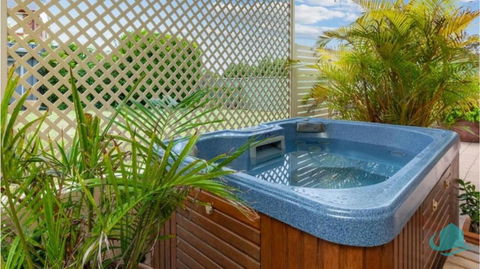 Rosies Retreat - 300m To The Sandy Shores Of Caves Beach - Travel Search 0