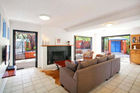 Ross Cres Spacious Private Beach House - Tourism Guide 1
