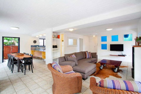 Ross Cres Spacious Private Beach House - Tourism Guide 2