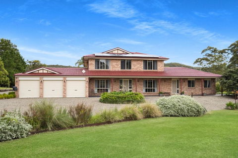 Roxy - A Secluded Luxury Estate Near Berry, Where Serenity Meets Family Comfort - Tourism Guide 1