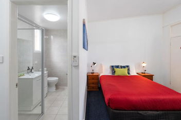 Royal Motel Tenterfield with Tourism Guide