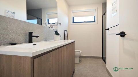 Royalty Living Unit 3 - Travel Search 3