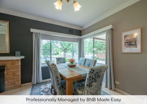 Roycox Cottage - Charming Escape, Fireplace - Tourism Guide 0
