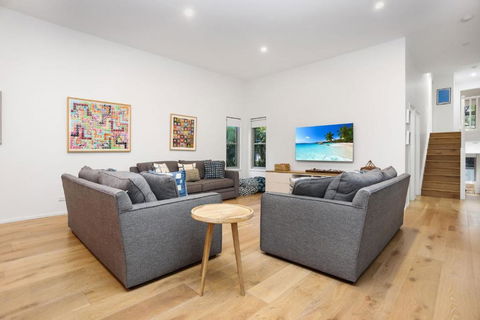 Russell Street Retreat - Tourism Guide 2
