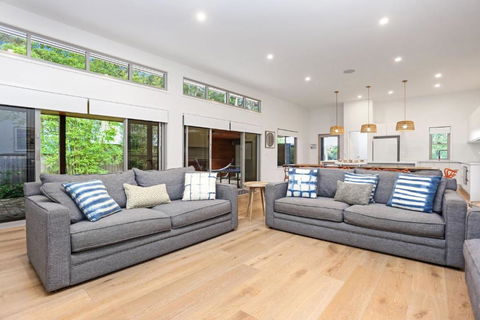 Russell Street Retreat - Tourism Guide 1
