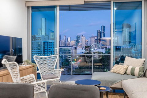 Russell St. Retreat Near Brisbane Convention Centre - Cruises Travel 0
