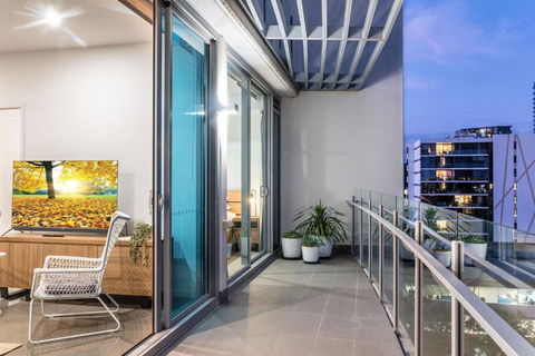 Russell St. Retreat Near Brisbane Convention Centre - Cruises Travel 2