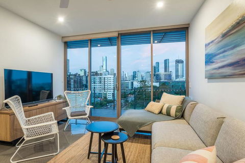 Russell St. Retreat Near Brisbane Convention Centre - Cruises Travel 3