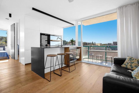 S16S - Bondi Vistas - Travel Agents 1