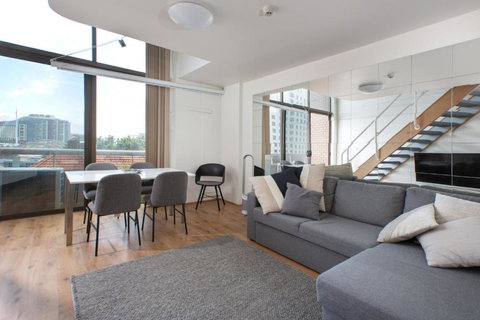 S203S - The Loft By Darling Harbour - Travel Search 0
