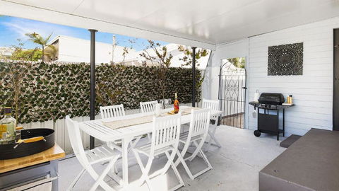 Salamander Sweet Foreshore Drive - Travel Search 0