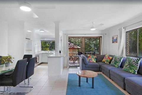 Salerno - Hosted By Burleigh Letting - Travel Search 0