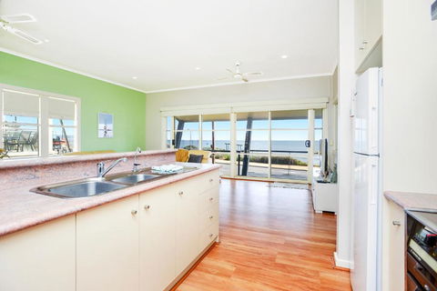 Salt - Aldinga Beach - C21 SouthCoast Holidays - Travel Search 3