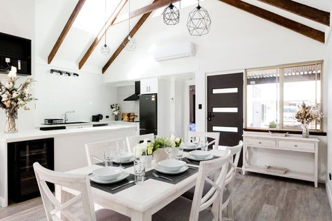 Salt & Pepper; Beautiful Town House In Margs! - Cruises Travel 0