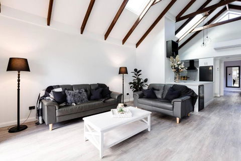 Salt & Pepper; Beautiful Town House In Margs! - Cruises Travel 1