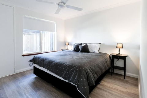 Salt & Pepper; Beautiful Town House In Margs! - Cruises Travel 3