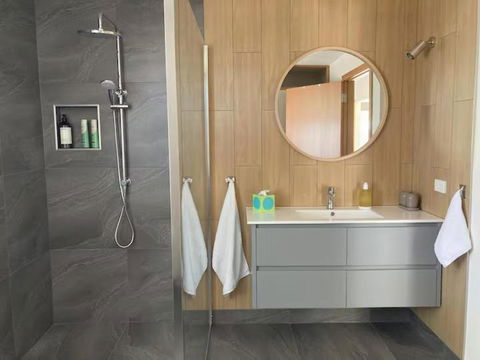 Salt House Brand New Bayside Accomodation - Tourism Guide 0