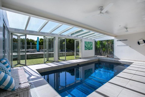 Saltaire - Travel Agents 0