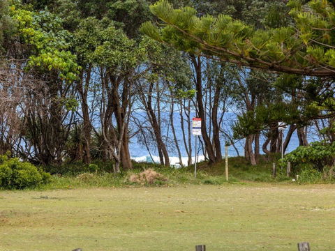 Salty Kisses On Marine Parade - Cruises Travel 1